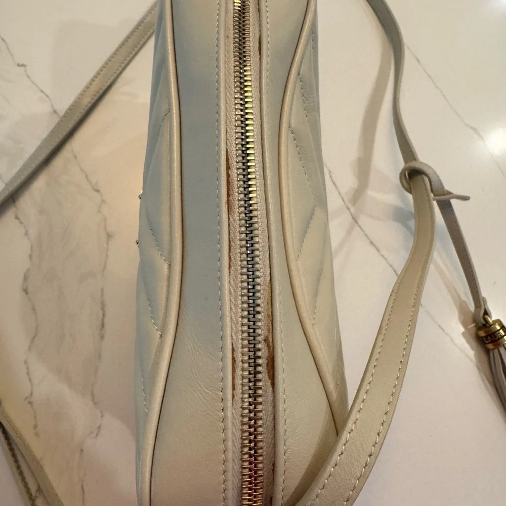 YSL classic leather camera bag in the color bone. - Picture 8 of 15